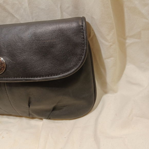 Coach wristlet - Picture 3 of 8